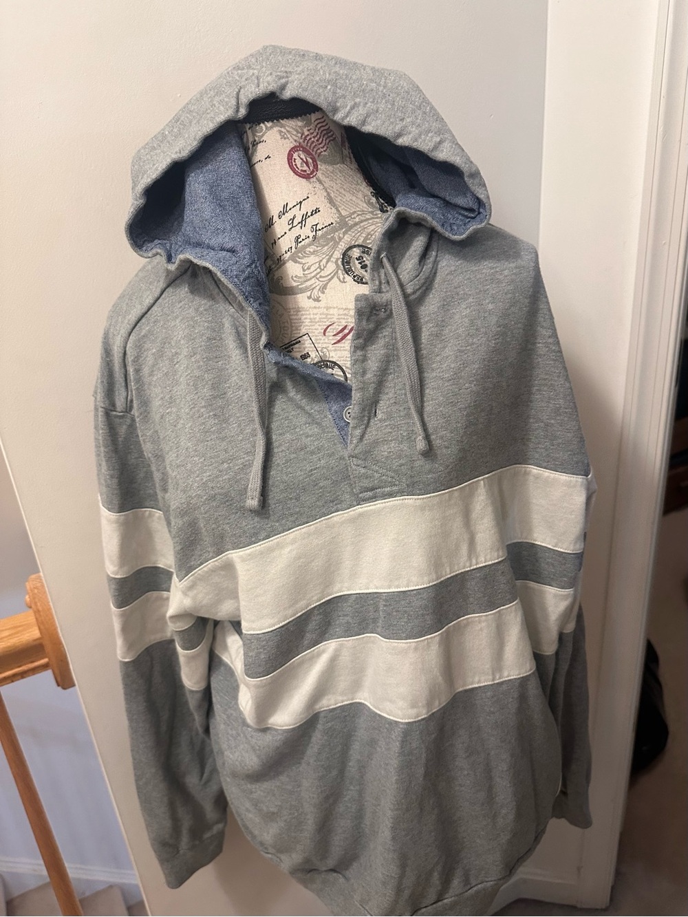 American Eagle Outfitters Gray and White Hooded Rugby Pullover